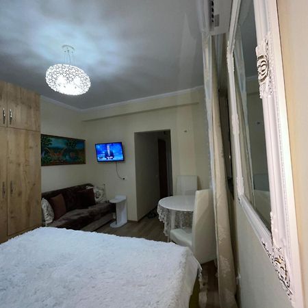Evis House Daire Tiran Dış mekan fotoğraf