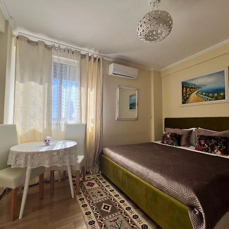 Evis House Daire Tiran Dış mekan fotoğraf
