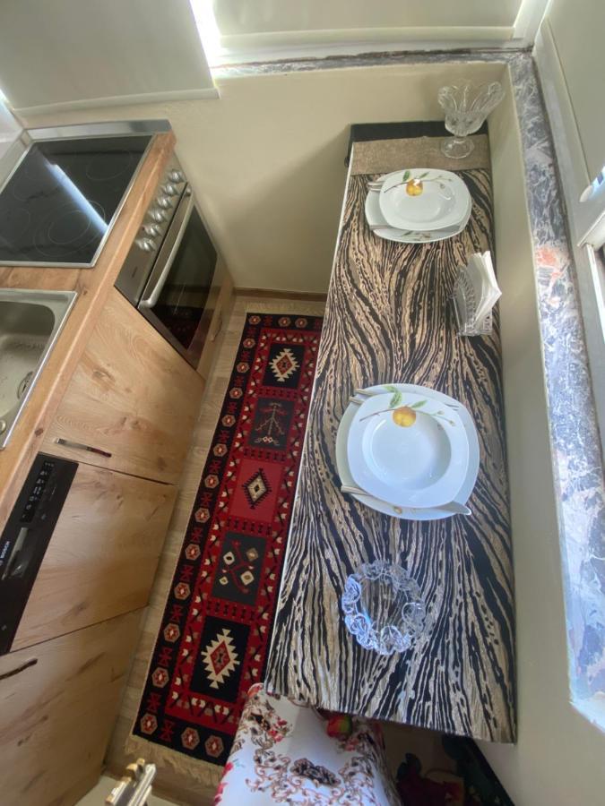 Evis House Daire Tiran Dış mekan fotoğraf