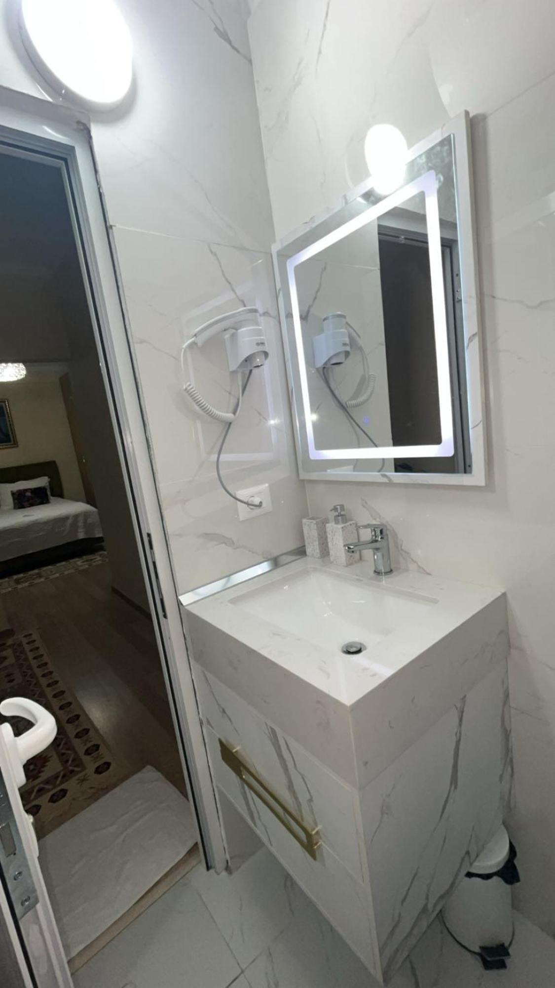 Evis House Daire Tiran Dış mekan fotoğraf