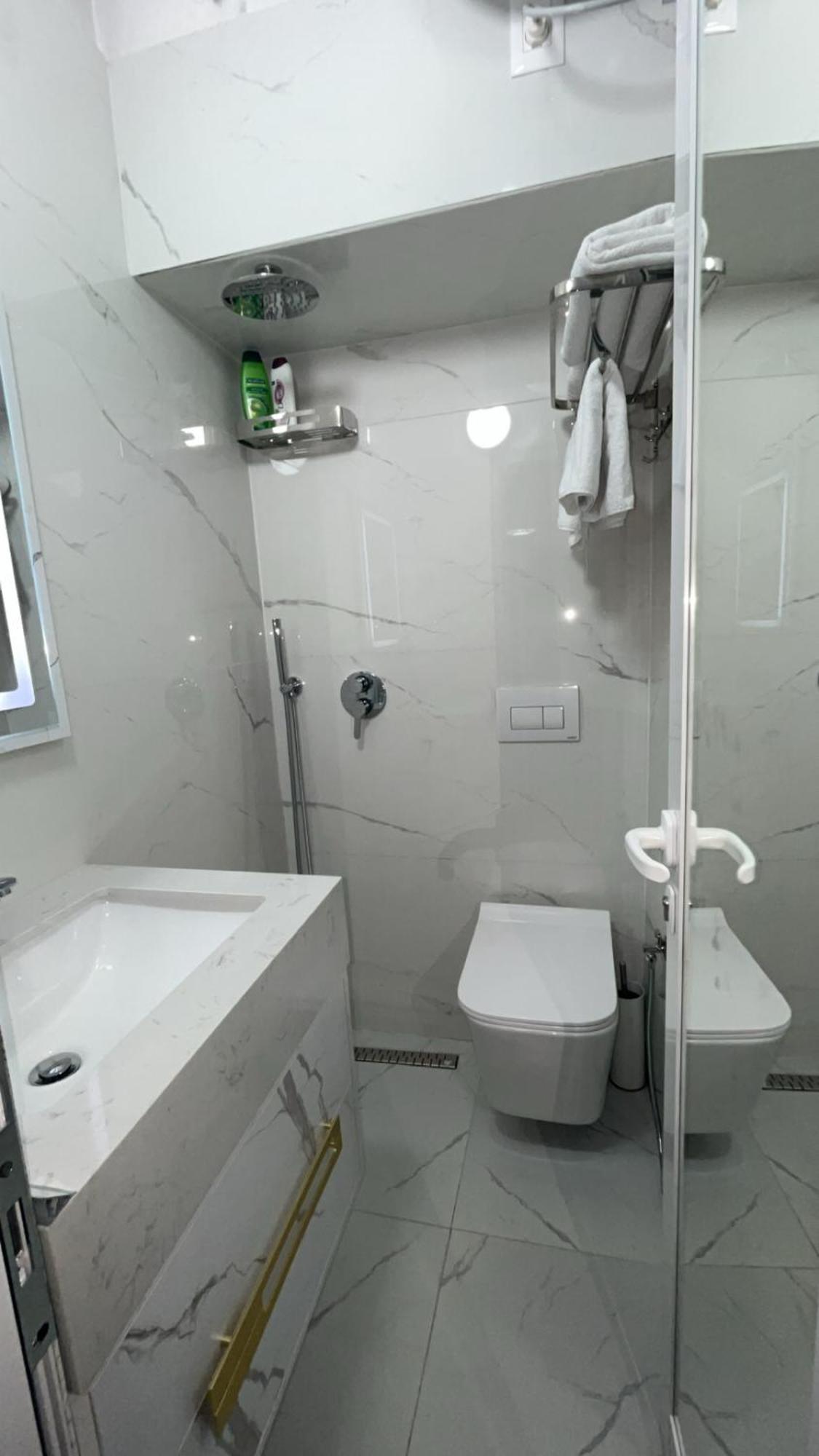 Evis House Daire Tiran Dış mekan fotoğraf