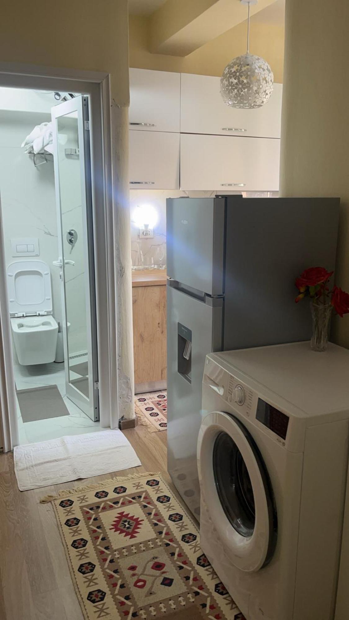 Evis House Daire Tiran Dış mekan fotoğraf