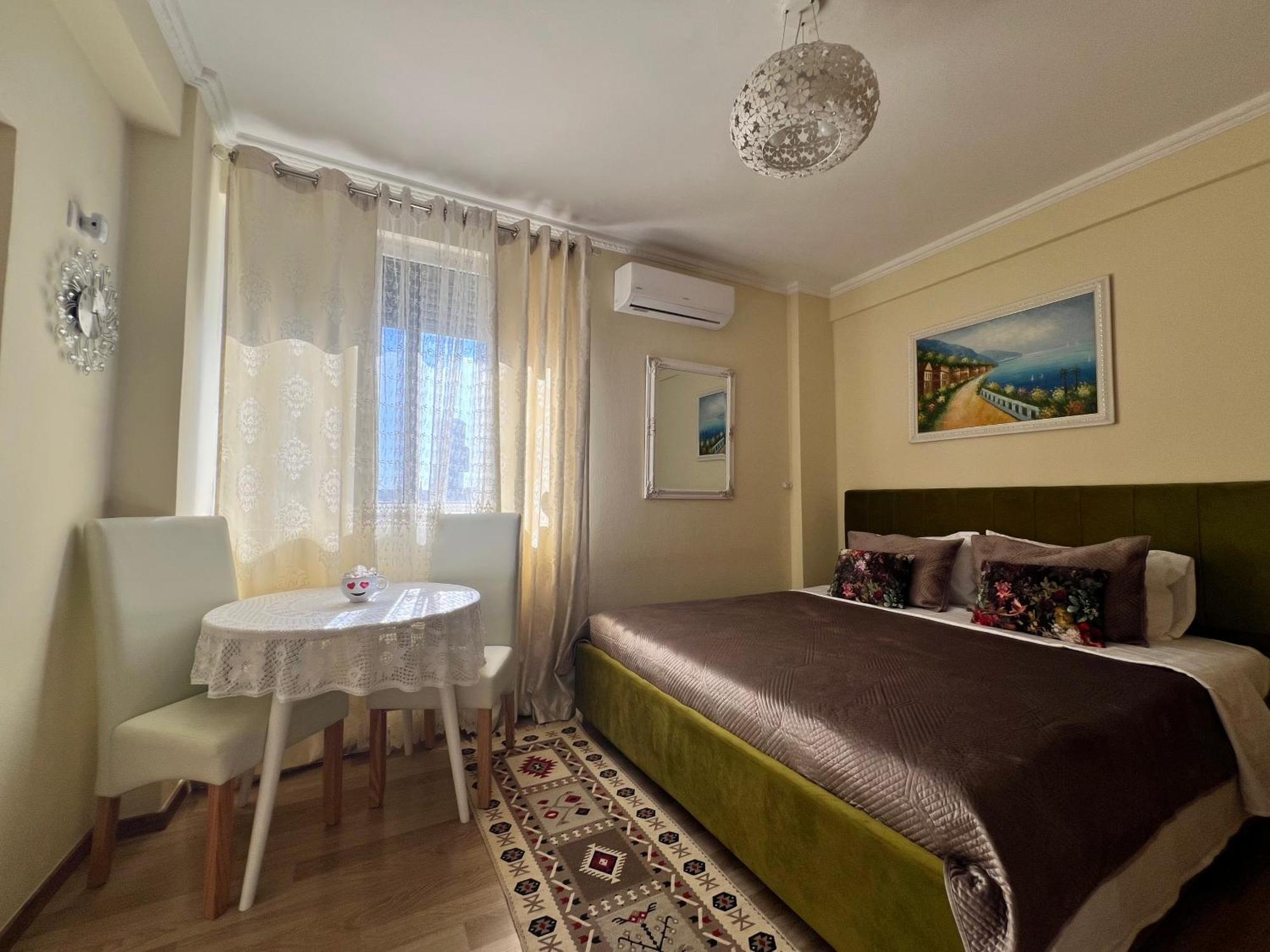Evis House Daire Tiran Dış mekan fotoğraf
